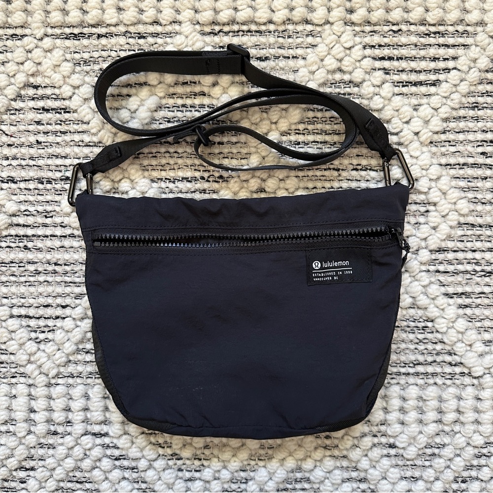 Lululemon Clean Lines Crossbody Bag 2.8L